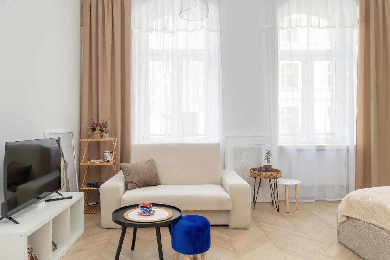 Bright In The Centre Of Opolska By Renters *
