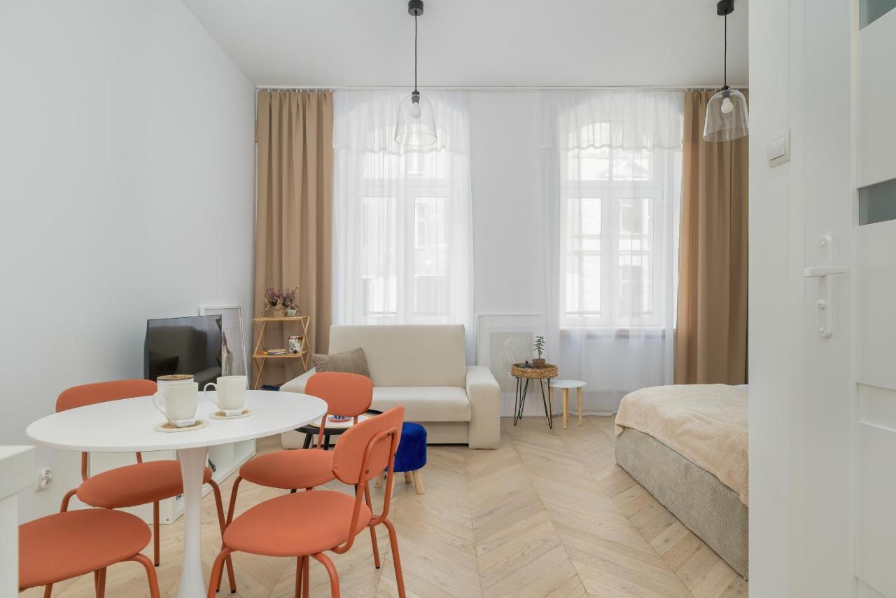 Bright In The Centre Of Opolska By Renters *